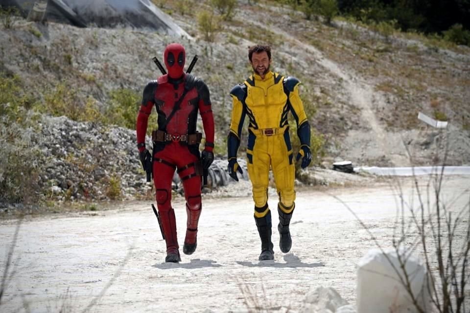 Ryan Reynolds compartió en sus redes sociales un primer vistazo a Hugh Jackman en su regreso como Wolverine para 'Deadpool 3'.