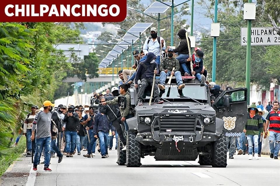 Pobladores, presuntamente obligados por crimen, realizaron en Chilpancingo bloqueos, disputas contra autoridades y retencin de policas.