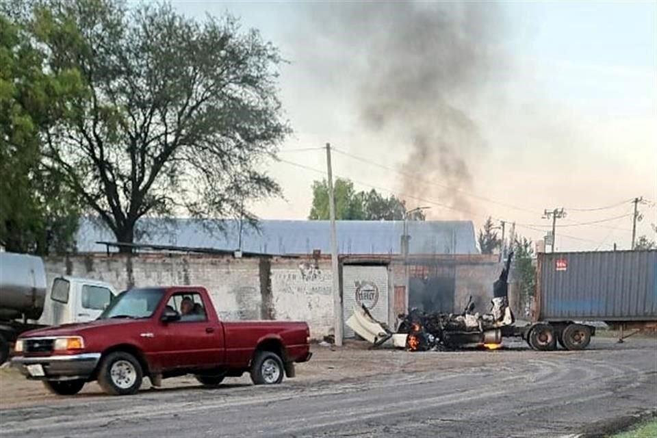 En uno de los sitios donde se registró un narcobloqueo también se hallaron casquillos.