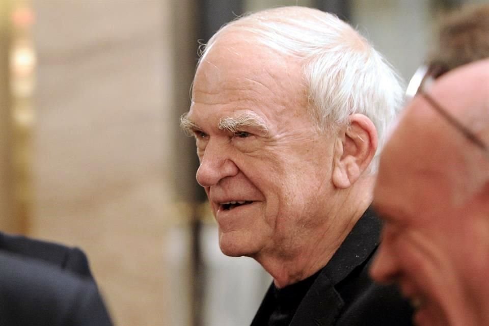 El escritor checo naturalizado francés Milan Kundera murió a los 94 años en París.