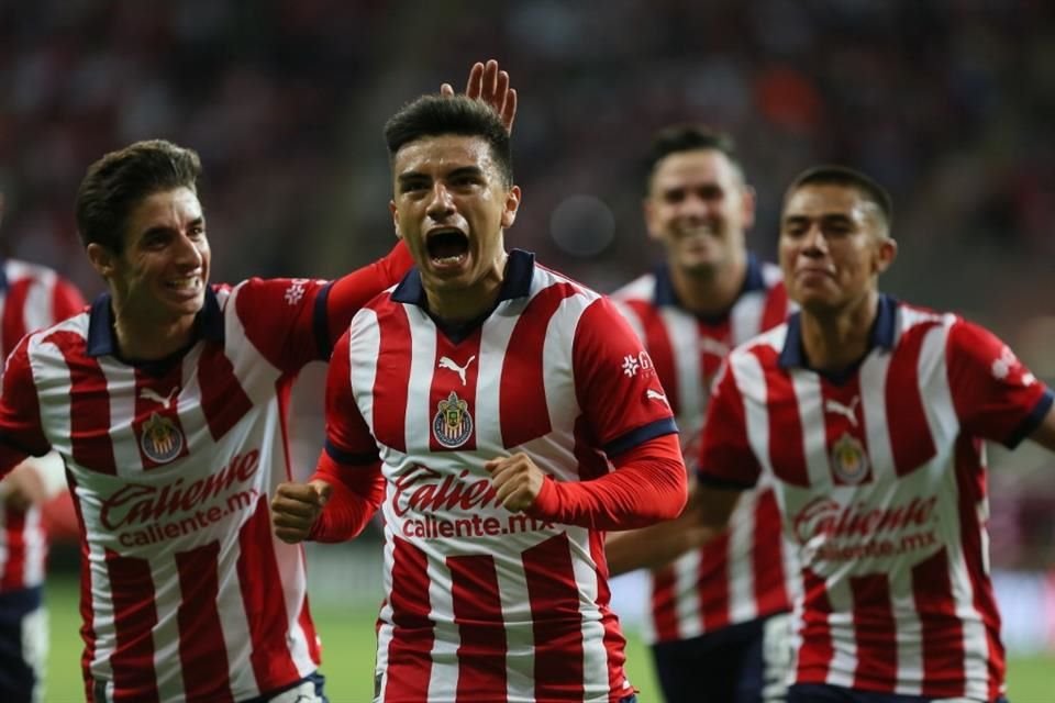 'Nene' Beltrán anotó el primer gol de las Chivas.