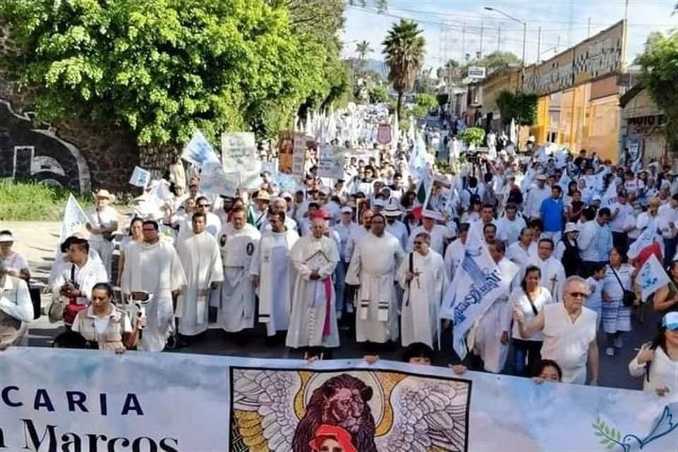 De cuerdo con organizadores, asistieron personas creyentes y no religiosas también.