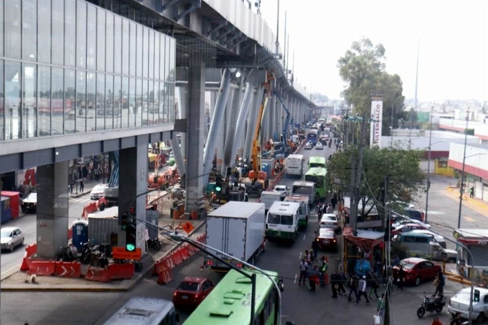 Habitantes se Tláhuac señalaron que estos dos años han padecido de tráfico en la Avenida.