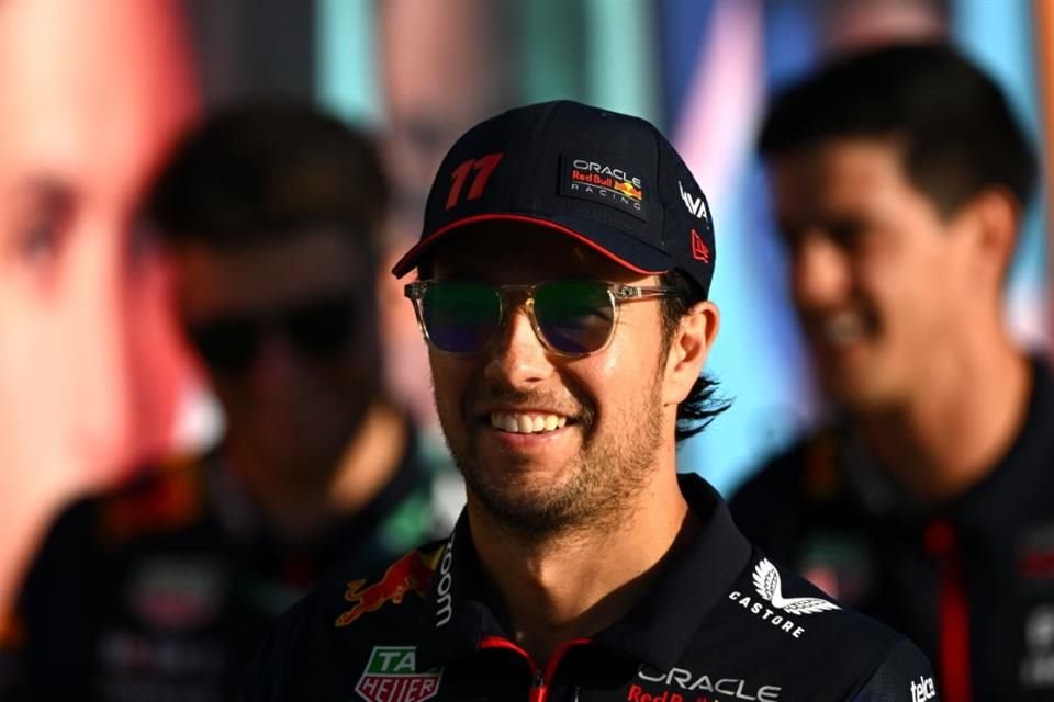 Helmut Marko, asesor de Red Bull, desmintió que se active cláusula en el contrato de Checo Pérez que reduciría su sueldo.