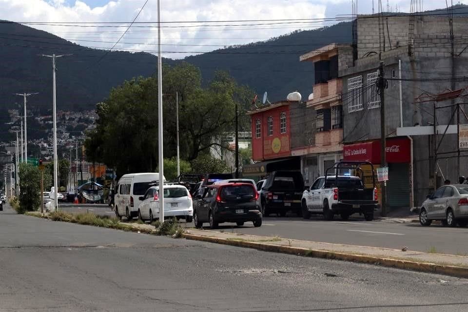 Un hombre fue asesinado mientras se encontraba al interior de un local de caldos de gallina en la Colonia San Lorenzo Tetlixtac.
