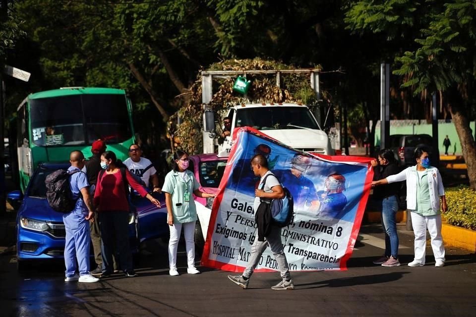 Médicos de Xochimilco y Milpa Alta se encuentran realizando un bloqueo frente al Hospital Materno Pediátrico de Xochimilco para exigir basificación laboral.