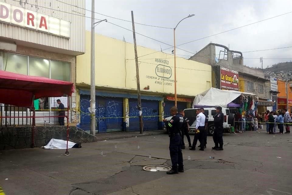 Sujetos dispararon en al menos cinco ocasiones a un hombre mientras atendía un puesto en la Colonia Lázaro Cárdenas.