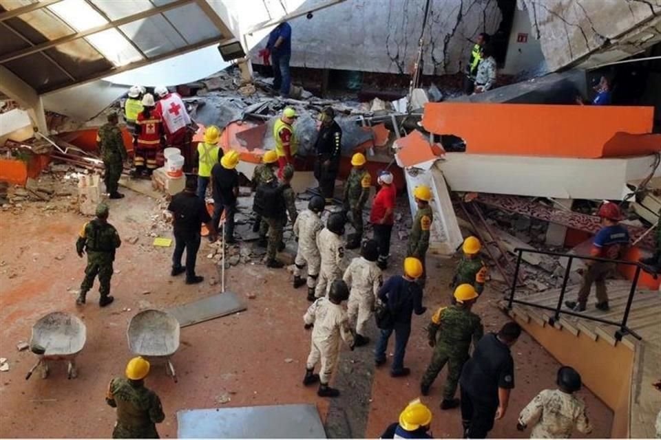 Este martes se registró el derrumbe de un domo y parte del techo de concreto en un colegio de Ciudad Victoria, Tamaulipas.