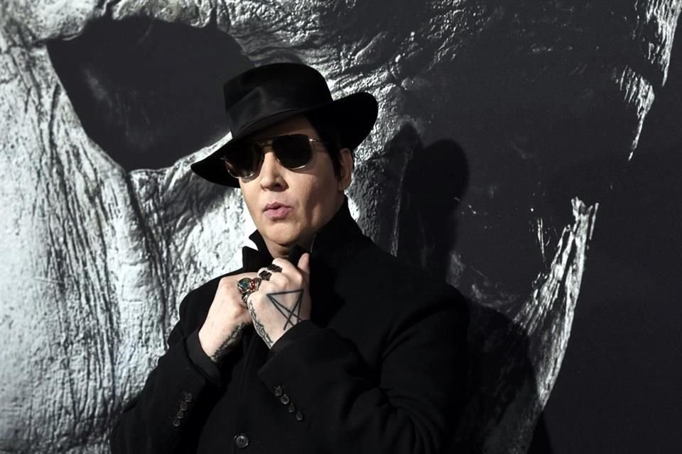 Marilyn Manson no refutará los cargos en su contra por limpiarse la nariz sobre una videógrafa en un concierto de 2019 en Nuevo Hampshire.