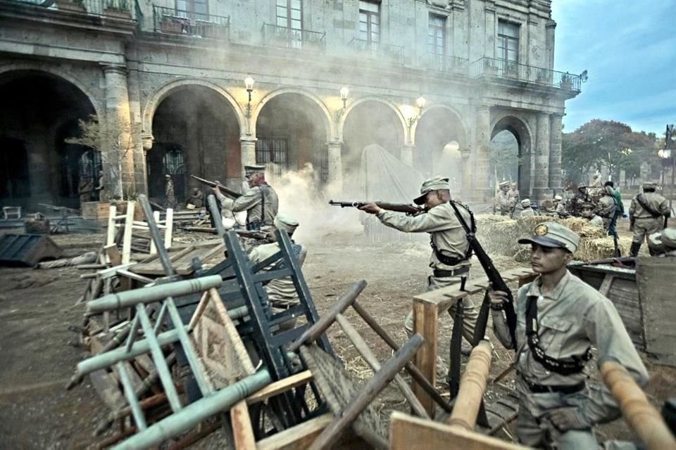 El primero de los 10 episodios de Pancho Villa. El Centauro del Norte comienza precisamente con la emboscada en la que, hace un siglo, perdió la vida en Parral, Chihuahua, Pancho Villa.