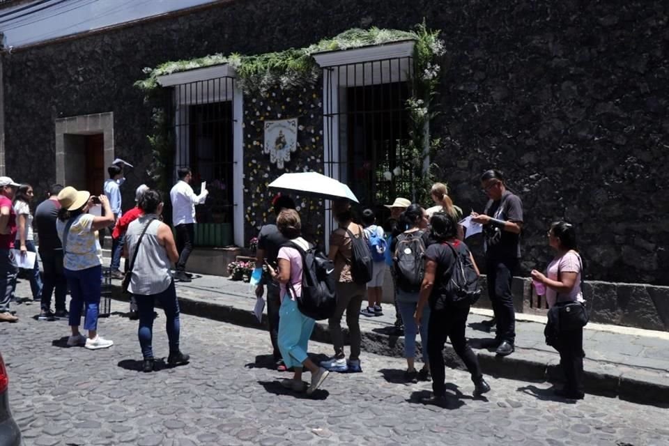 Vecinos de la Colonia San Ángel, en la Alcaldía Álvaro Obregón, se sumaron al concurso de adornar sus balcones y fachadas, como parte de la 166 edición de la Feria de las Flores.