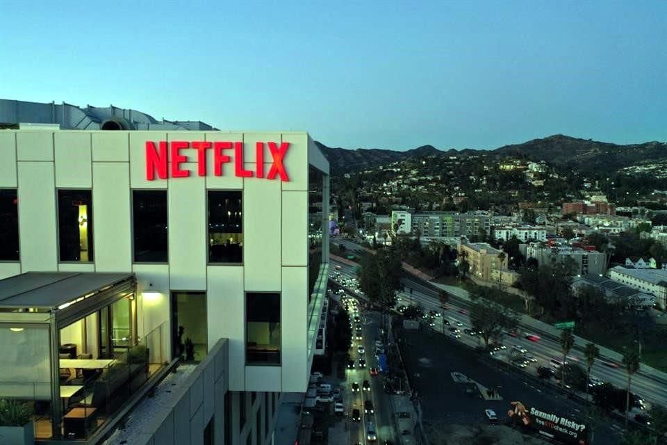 Netflix informó que ha eliminado su plan básico en Estados Unidos y el Reino Unido, en el que los usuarios podían ver series y películas sin anuncios.