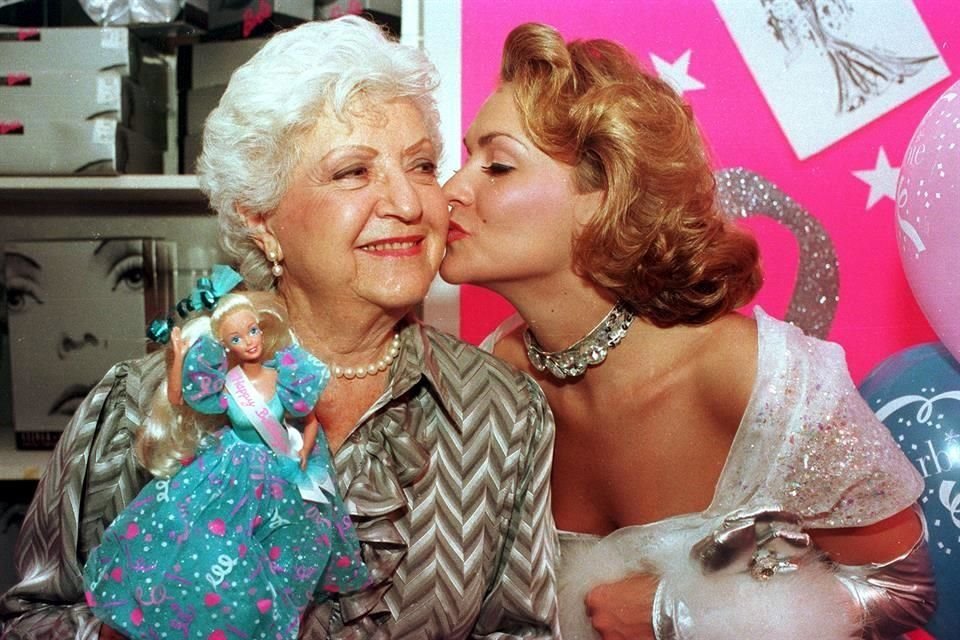 Ruth Handler, creadora de la muñeca Barbie, rompió las reglas en tres formas: cómo vender juguetes, cuándo venderlos y quién los compraba.