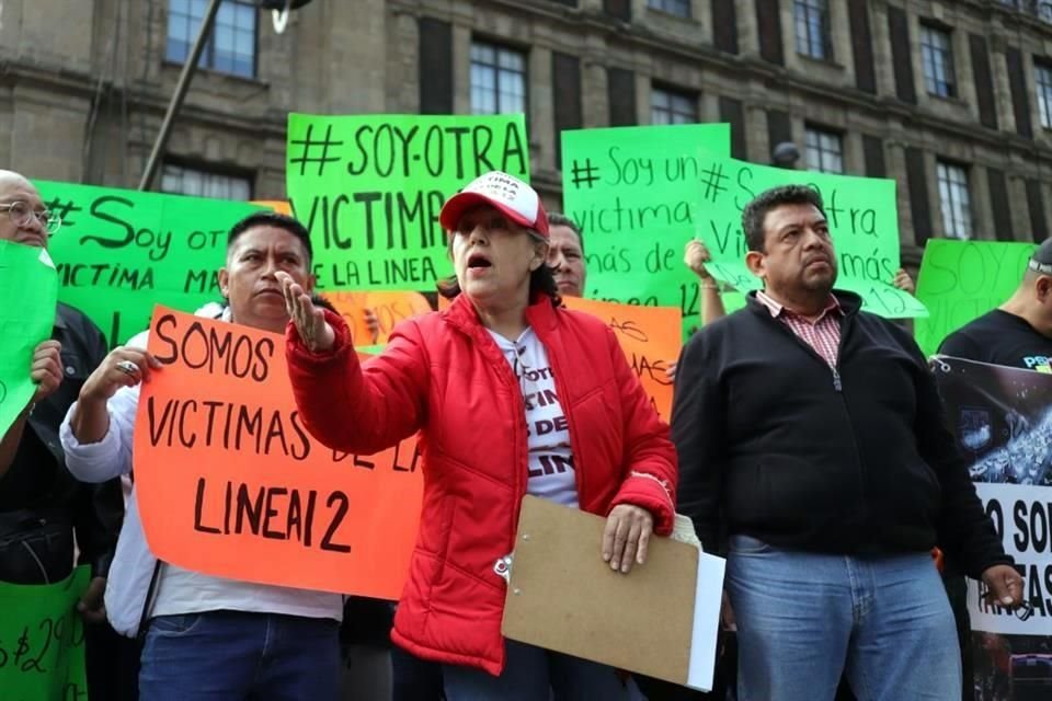 Desde el 19 de enero comerciantes establecidos afectados por el cierre de la Línea 12 se manifiestan en la sede del Gobierno de la CDMX para solicitar apoyos.