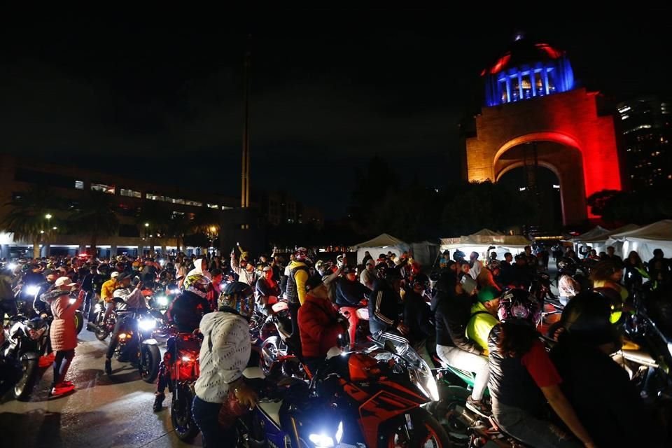 Motociclistas organizaron una megarodada que tiene como destino el Monumento a la Revolución y partieron de al menos 5 puntos de CDMX.