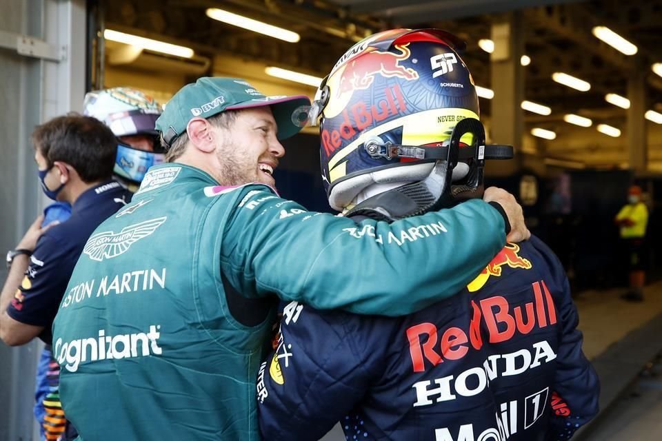 Checo Pérez dijo que no todos los pilotos han  respetado el pacto entre ellos, al adelantarse en sus vueltas de salida o en su caso bajando la velocidad para quedar mejor ubicados en la pista.