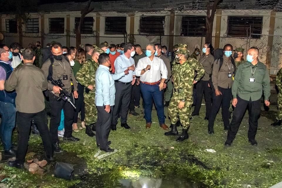 El Presidente de Colombia, Iván Duque, y el Ministro de Defensa, Diego Molano, viajaron al lugar de los hechos anoche.