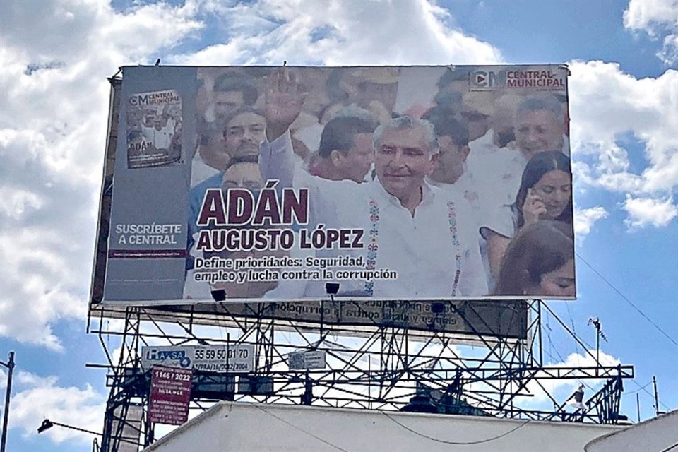 Espectacular que promociona a Adán Augusto López sobre Circuito Interior y la calle Comitecos, en la CDMX.