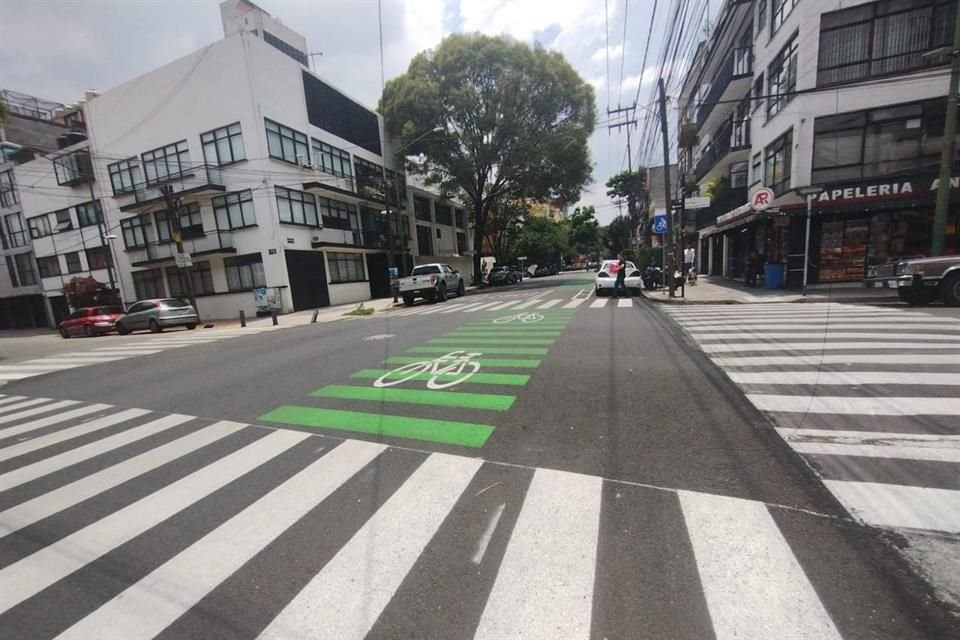 'Se decidió poner una especie de ciclovía, pero sin el confinamiento, ya que el principal reclamo de los vecinos era que se perderían los espacios de estacionamiento', señaló Alberto Islas, especialista. 