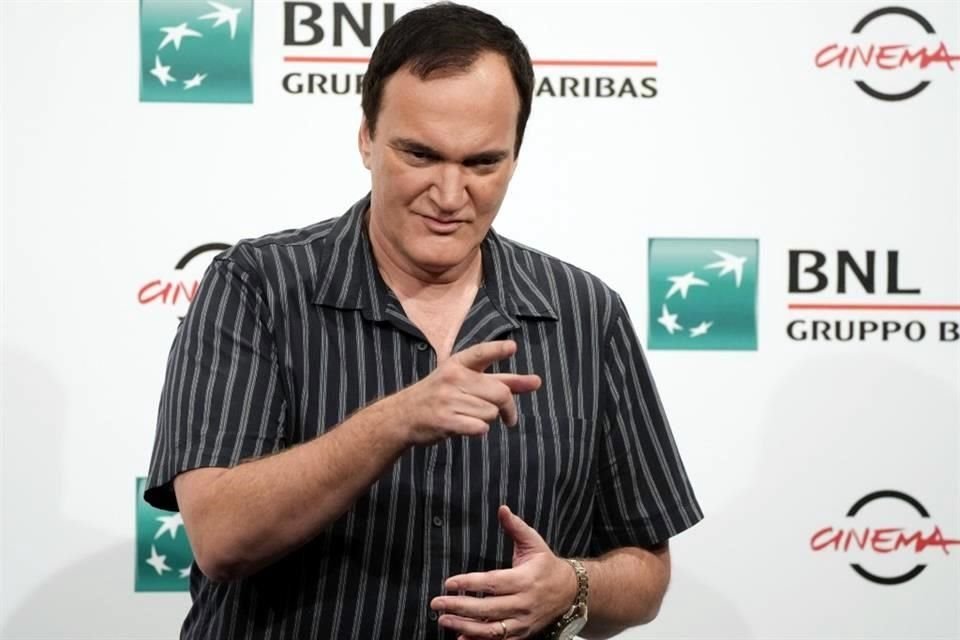 El cineasta Quentin Tarantino fue captado en Los Ángeles comprando boletos para ver las películas 'Barbie' y Oppenheimer'.