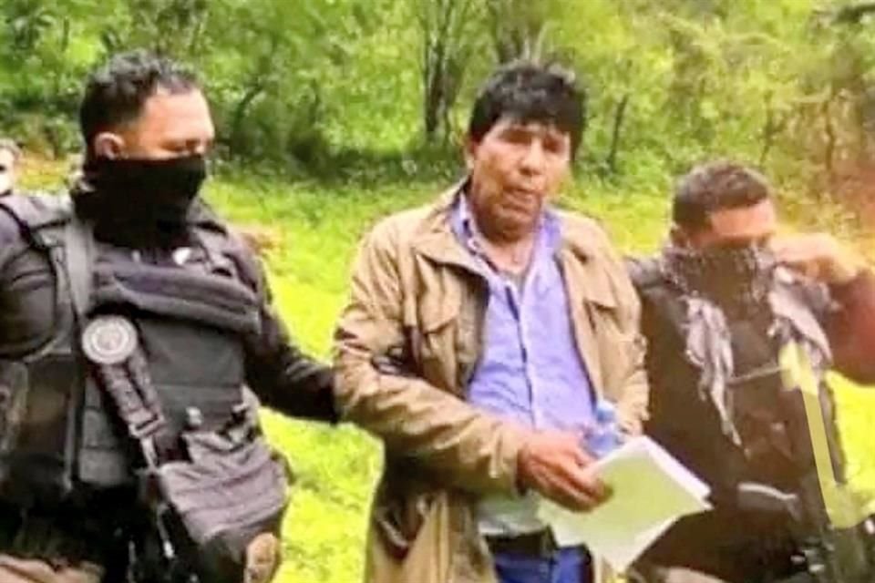 Agentes escoltan al narcotraficante Caro Quintero, en Sinaloa, el 15 de julio del 2022.