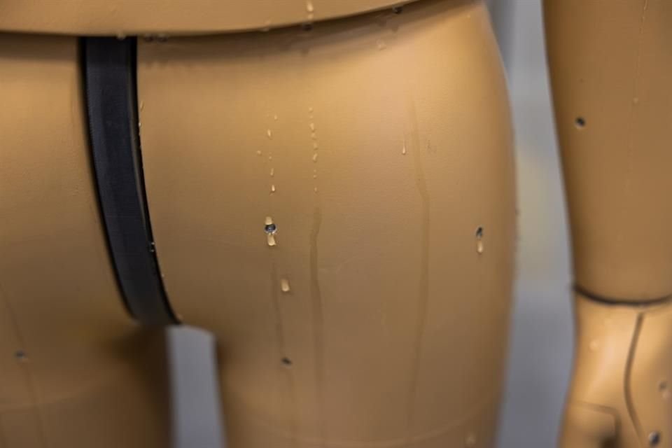 ANDI, un robot capaz de caminar, respirar y sudar, ayudará a investigadores a comprender cómo responde el cuerpo humano al calor extremo.
