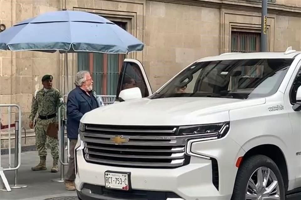 Expertos del GIEI salieron de Palacio Nacional, junto con subsecretario Alejandro Encinas, tras reunión con el Presidente AMLO en Palacio Nacional.