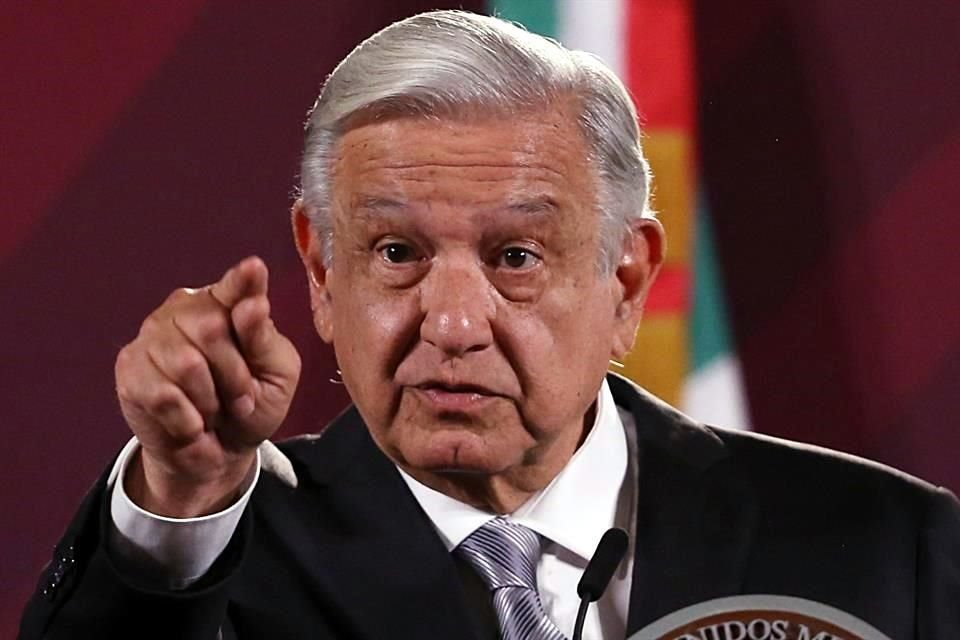 Ante el desacato de AMLO a no entrometerse en asuntos electorales, el PAN demandó al INE suspender las mañaneras rumbo a elección de 2024.