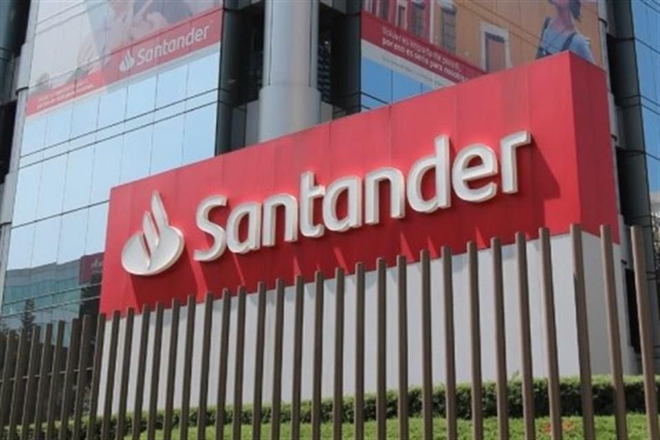 Santander informó que el programa contó con el apoyo de 750 colaboradores voluntarios.