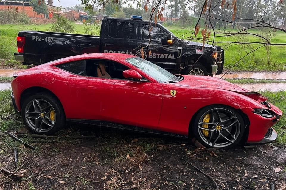 Un Ferrari Roma de más de 4 millones de pesos con reporte de robo en Aguascalientes, fue asegurado en el municipio de Acatic, Jalisco.