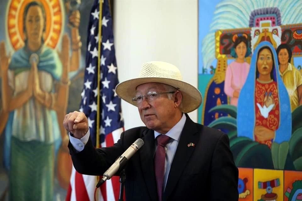 Embajador de Estados Unidos en México, Ken Salazar, durante conferencia de este jueves.