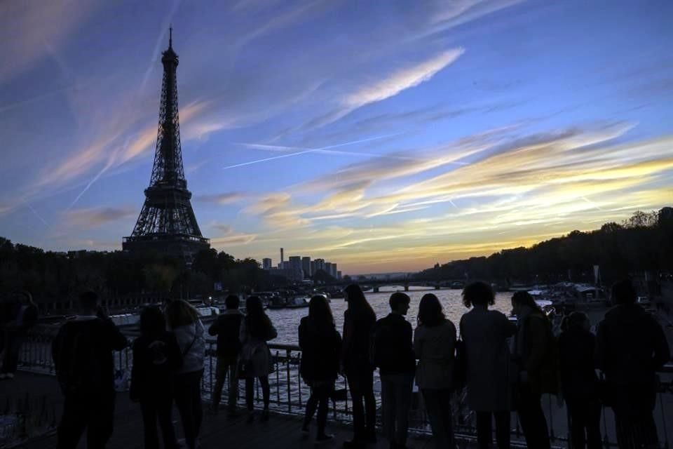 Una turista mexicana fue violada por un grupo de 5 hombres en París, Francia.