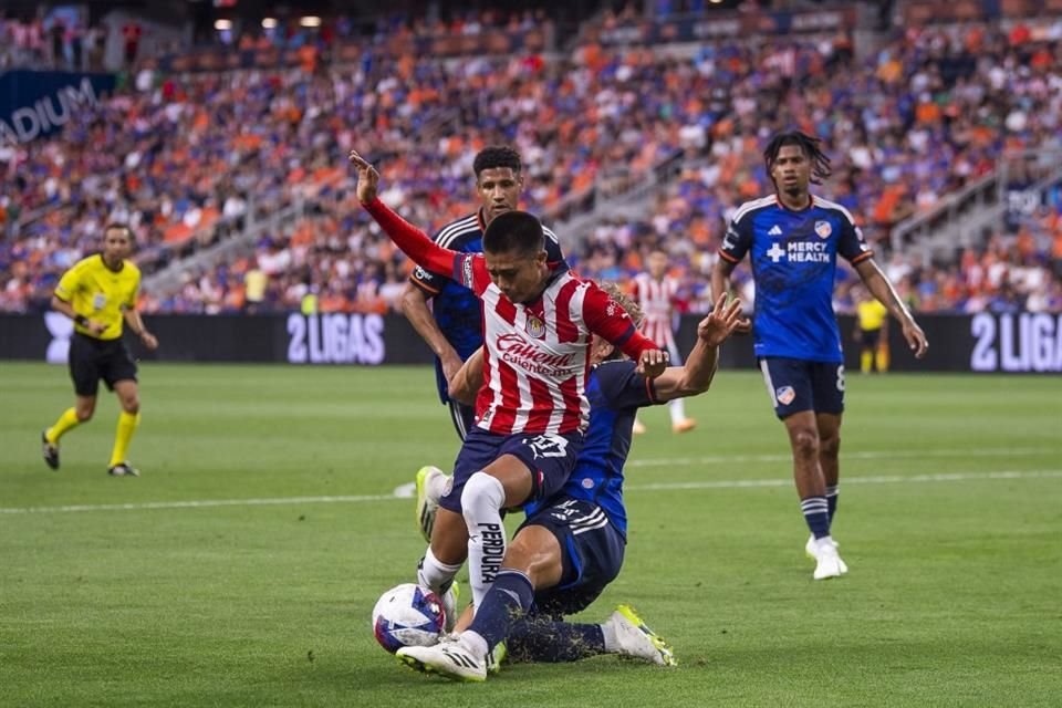 Chivas no pudo con Brandon Vázquez, quien les anotó un hat trick para caer 3-1 con el Cincinnati en su debut en la Leagues Cup.