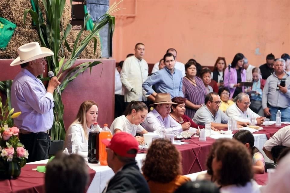 La aspirante visitó San Nicolás de los Agustinos, una comunidad del Municipio de Salvatierra,  Guanajuato, colindante con Michoacán.