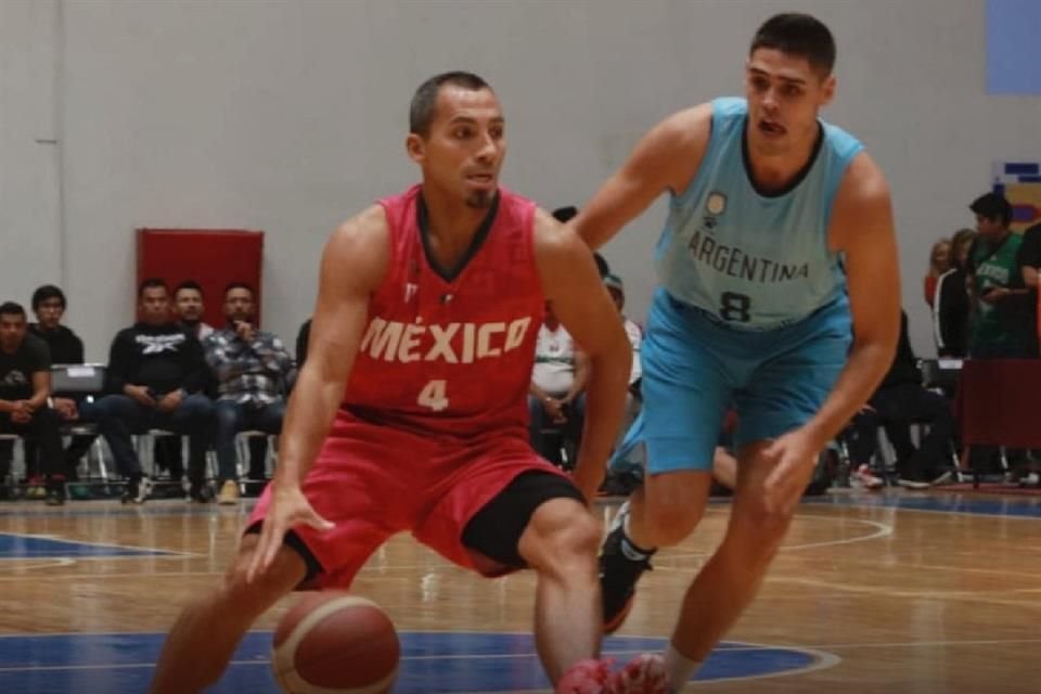 La Selección Mexicana de basquetbol se mantiene invicta en su preparación al Mundial y esta noche venció 81-75 a Argentina, en Puebla.