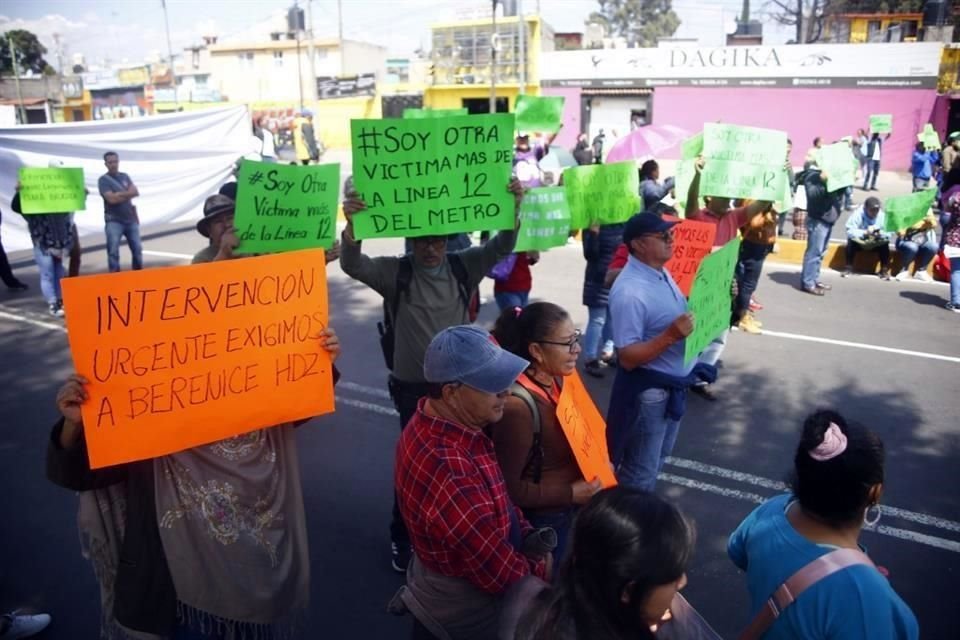 Comerciantes afectados por la obras de la Línea 12 del Metro realizaron bloqueos para exigir mesas de diálogo.