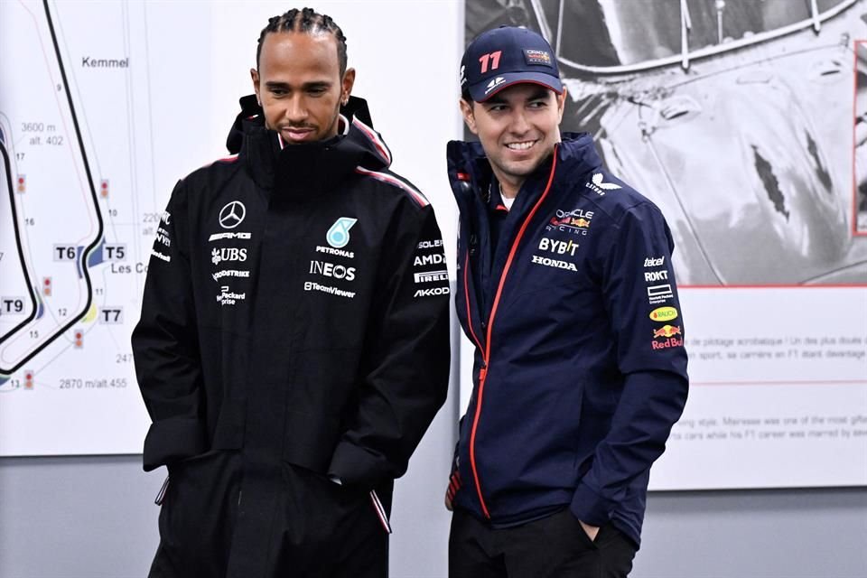 Lewis Hamilton piensa que haría mejor trabajo que Checo Pérez como coequipero de Max Verstappen.