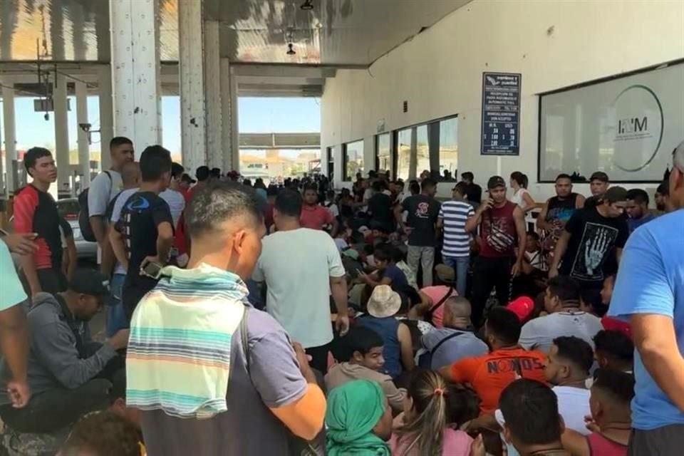 Los migrantes buscaron presionar a las autoridades de EU a fin de agilizar la solicitud de visa de asilo humanitario.