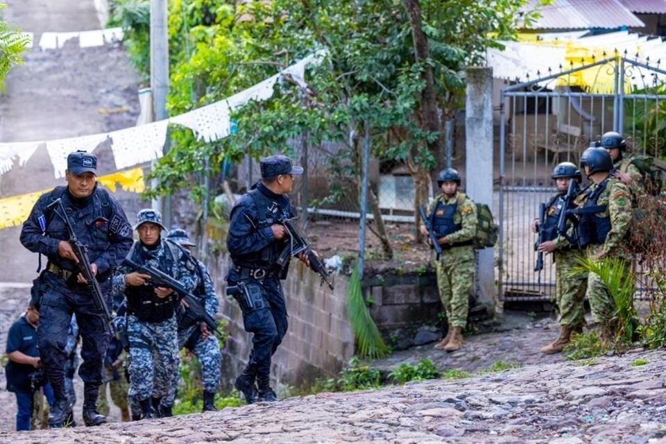 Bukele ordenó un sitio con 8 mil soldados y policías en el central departamento de Cabañas para capturar pandilleros.