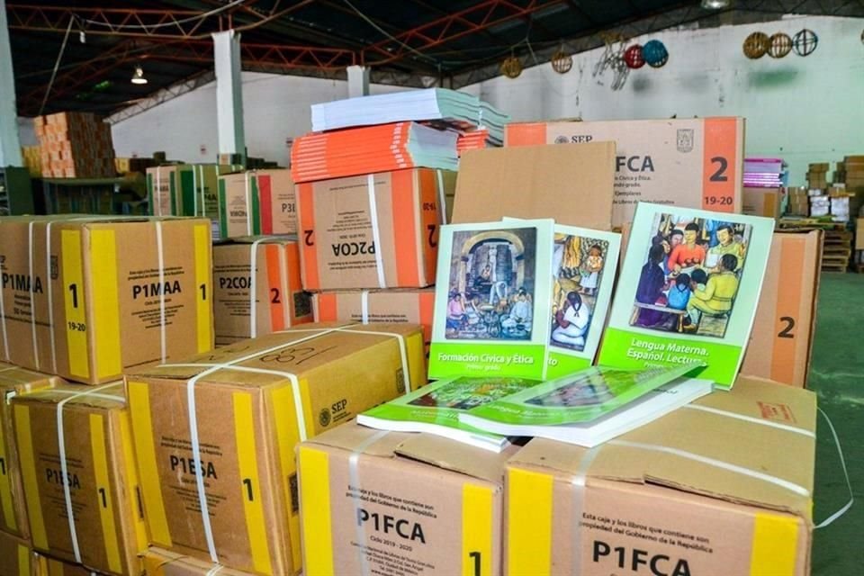 La semana pasada el Secretario de Educación Jalisco reconoció que, aunque casi la mitad de los libros de texto ya se encuentran en almacenes, no serían distribuidos.