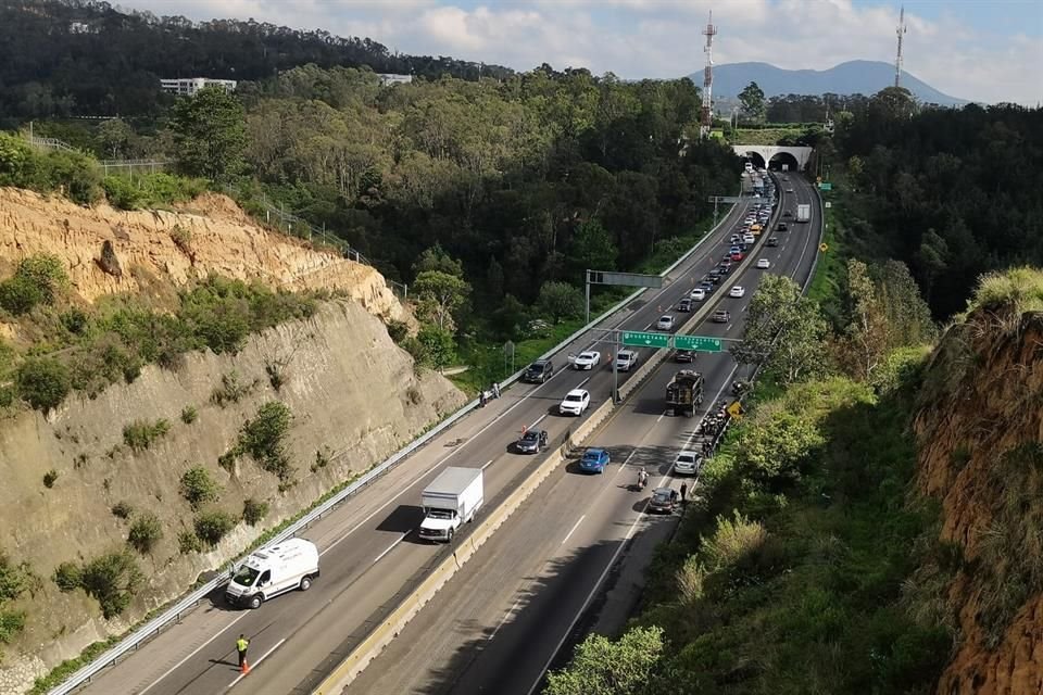 Hasta las 11:00 horas, personal de la Fiscalía acudió para realizar los peritajes y retirar el cadáver.