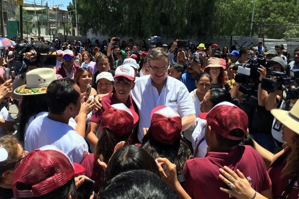 Marcelo Ebrard en mitin en Tlalnepantla, Estado de México.