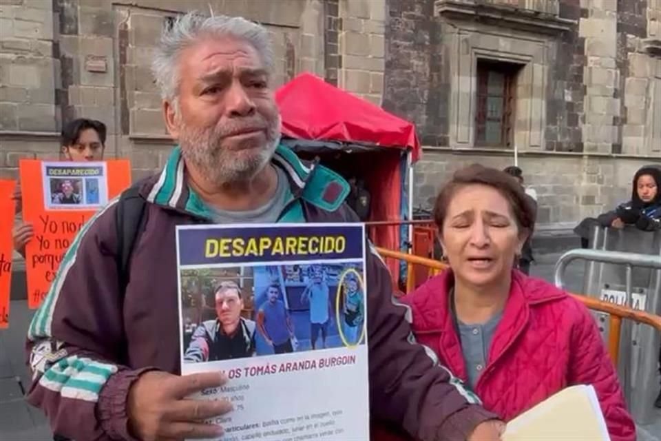 Familiares del mexicano desaparecido en Canadá acudieron a Palacio Nacional.