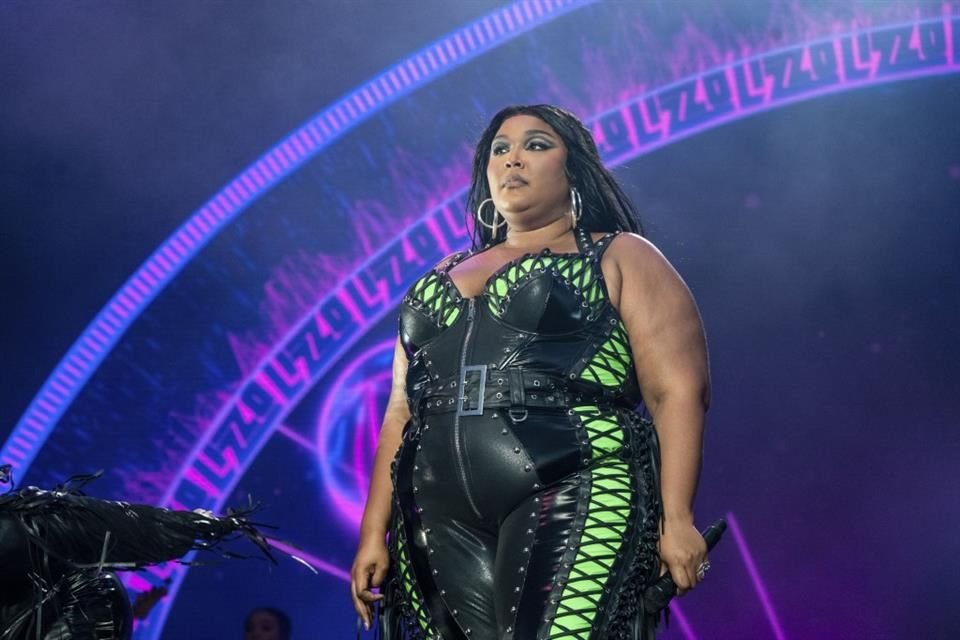 Lizzo señaló que las acusaciones por acoso sexual fueron hechas por bailarines a quienes se les dijo que su comportamiento era inapropiado.