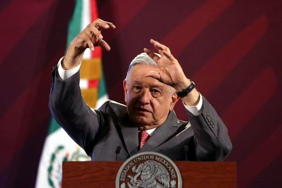 AMLO durante conferencia mañanera en Palacio Nacional.