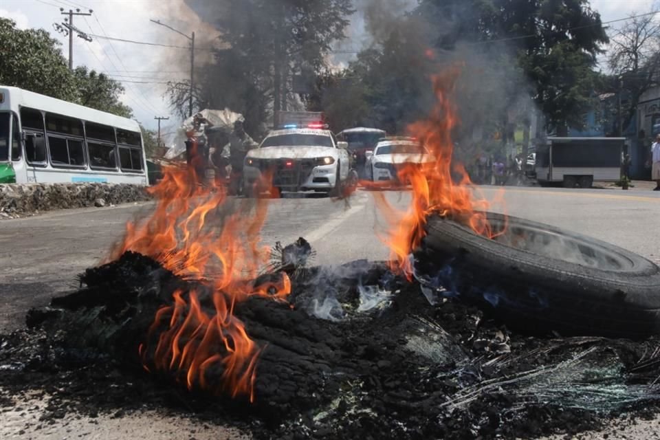 Ayer, talamontes y pobladores de Huitzilac confrontaron a pedradas, palos y golpes a elementos de la Guardia Nacional que apoyaron un operativo del Ejército, Profepa y la Fiscalía de Morelos.