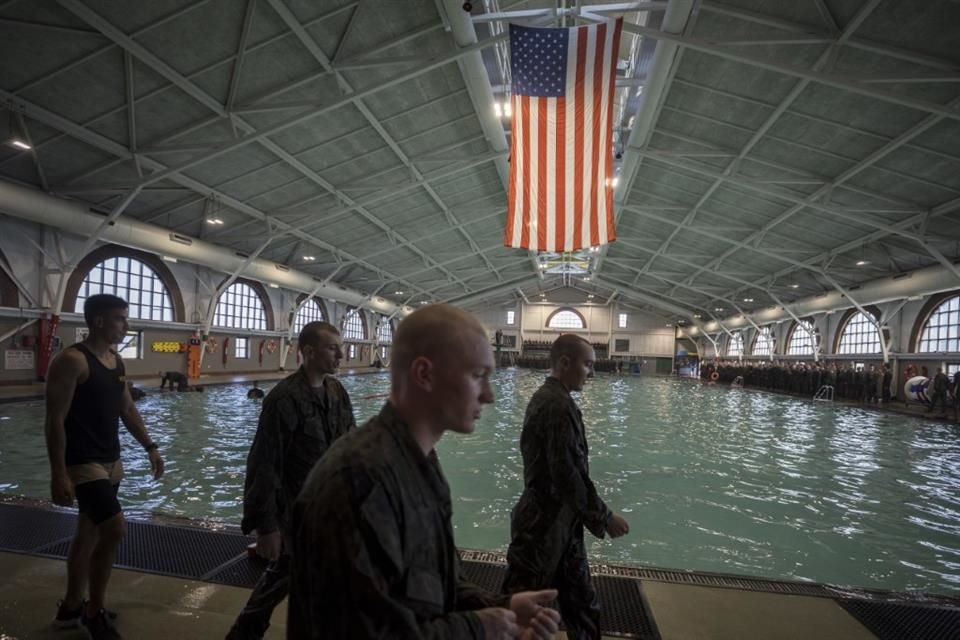 Un grupo de marinos de EU en las instalaciones de Parris Island el 28 de junio del 2023.