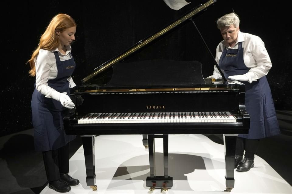 El piano de media cola Yamaha de Mercury, tiene un precio estimado de venta está entre 2,5 y 3,8 millones de dólares.
