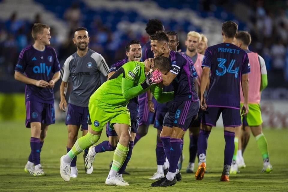 Charlotte FC festeja el pase a la siguiente ronda.