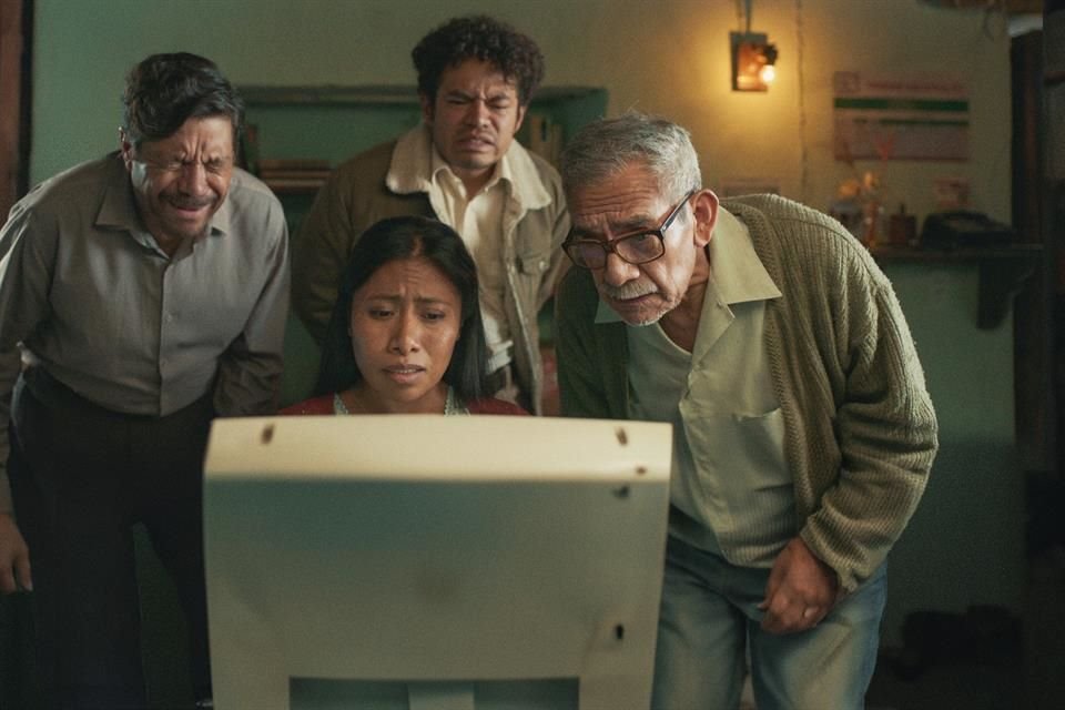 Netflix mostró, en exclusiva, primeras imágenes de 'La Gran Seducción', comedia con la que Yalitza Aparicio retorna a la plataforma.